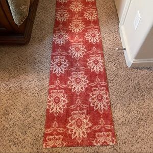 Pottery Barn - Table Runner - Damask print